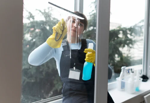 Nettoyage de vitres intérieures et extérieures à Pouzauges